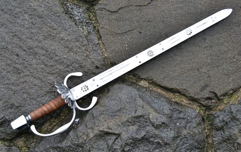 RENAISSANCE SHORT SWORD, SHELL HILT