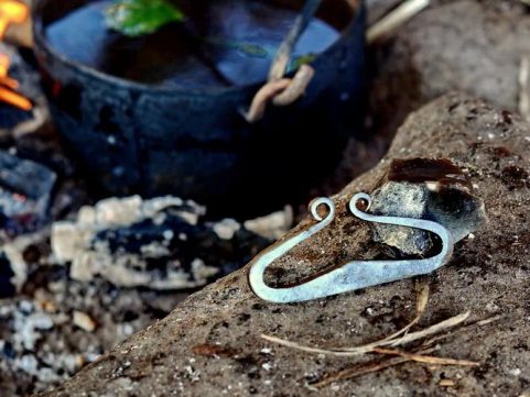 ACIER À FEU FORGÉ MÉDIÉVAL