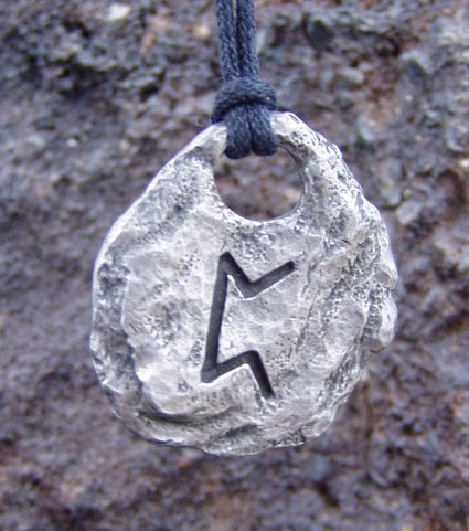 PERTHRO - RUNE PENDANT