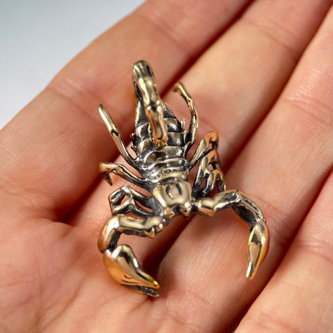 SCORPION, MASSIVES HALSAMULETT, BRONZE