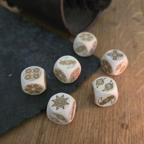 ALEA GOTHICA, LEATHER CUP AND DICE, 6 PIECES