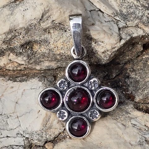 PRAGA, MEDIEVAL PENDANT WITH GARNETS, SILVER 925/1000