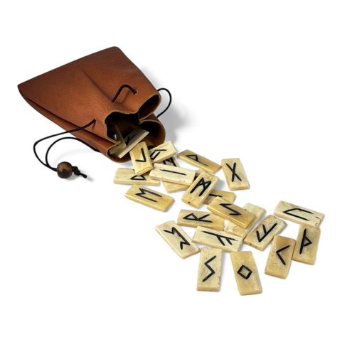 FUTHARK, RUNES DE CORNE DANS UN SAC EN CUIR