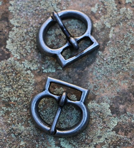 HISTORICAL BUCKLE IV, COLOUR ANTIQUE SILVER