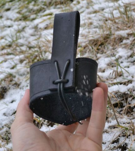 HORNHALTER, SCHWARZ