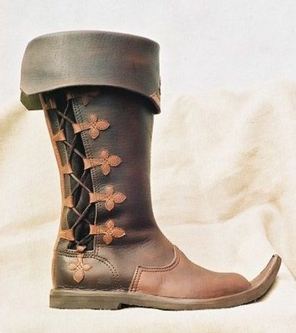 KNIGHT SHOES WITH DECORATIVE LACING