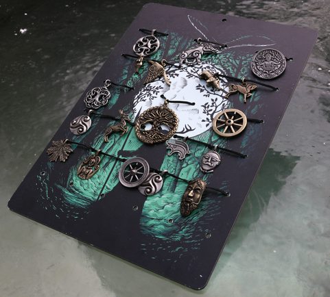 CELTIC AMULETS 12 PIECES AND A PRESENTATION BOARD, WHOLESALE SET