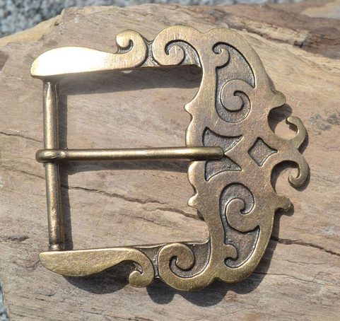HISTORICAL BUCKLE FOR BELTS, BRASS COLOUR