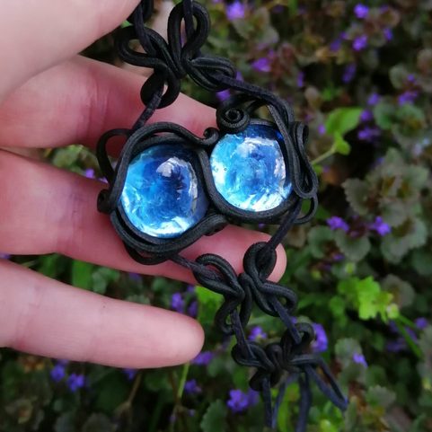 NECKLACE - BLUE GLASS
