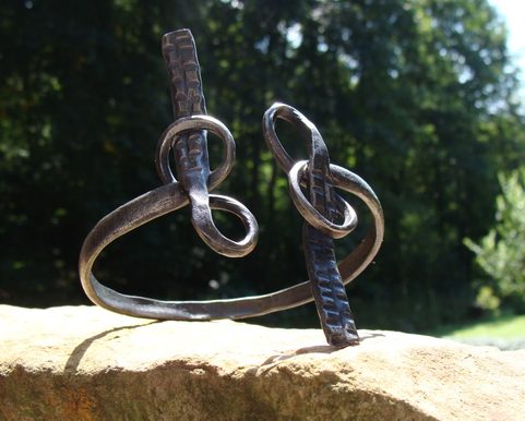 FORGED ARMRING, LEAVES