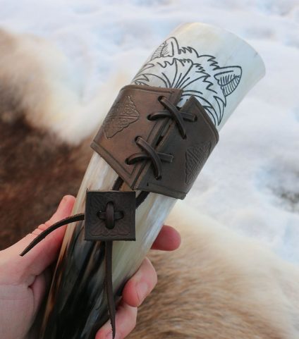 DRINKING HORN HOLDER - CELTICA, BROWN