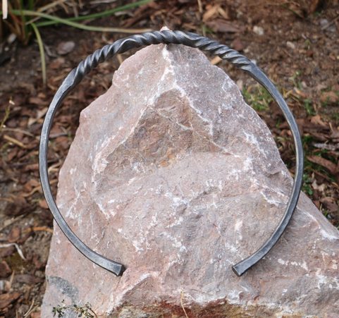 HÉFAISTOS FORGED TORC