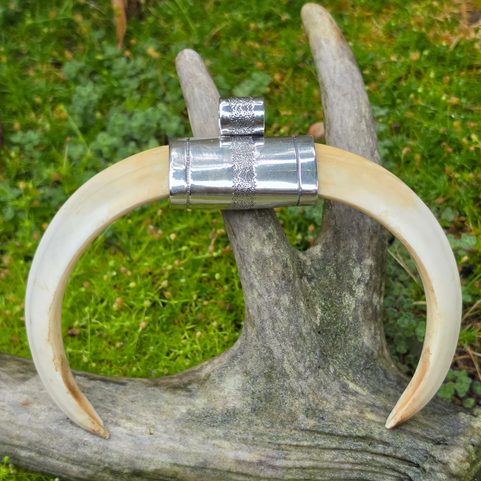 COLLIER DE CHEF VIKING AVEC DÉFENSE DE SANGLIER, ARGENT 925, 17 G