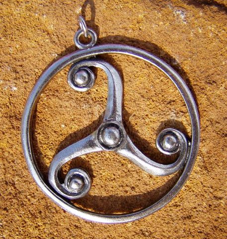 THREE ELEMENTS, TRISKELION, TRISKELE, PEWTER PENDANT