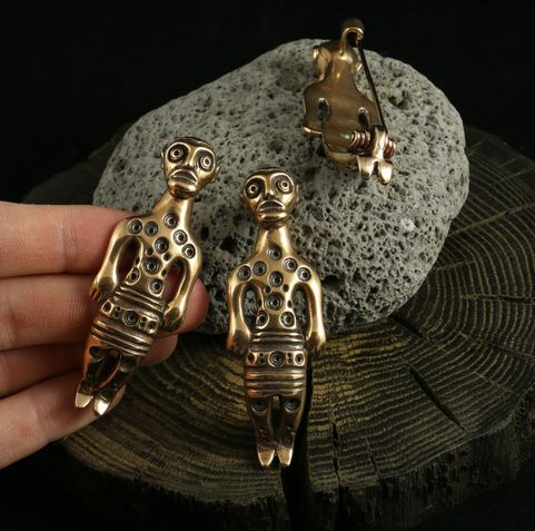 FIGURAL CELTIC BRONZE FIBULA WITH A MAN, REPLICA
