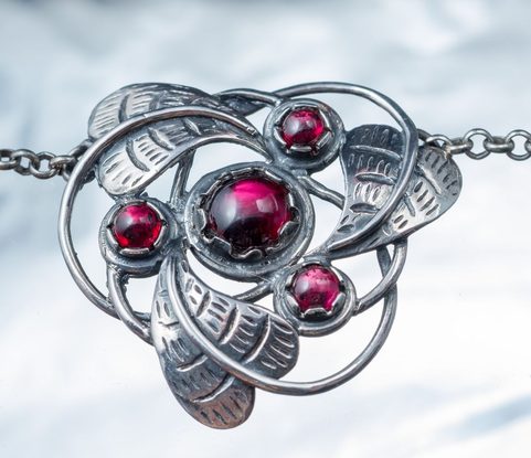 TRISKEL, JUGENDSTIL-SCHMUCKSTÜCK, ANHÄNGER, AG 925