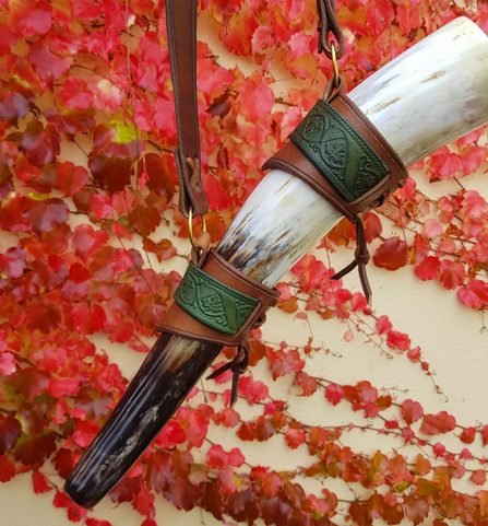 CAROLUS SIGNAL HORN WITH A LEATHER HOLDER