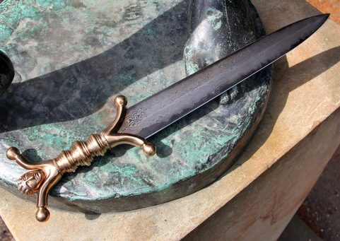 EARNAN, CELTIC ANTHROPOMORPHIC BRONZE DAGGER, DAMASCUS STEEL