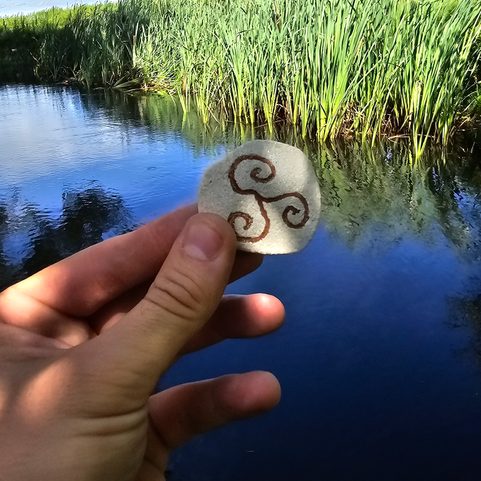 RUNES, GRAVÉ DANS LE GRÈS