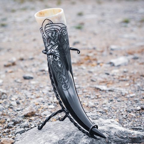 CELTIC WOLF, CARVED DRINKING HORN 0,4 L