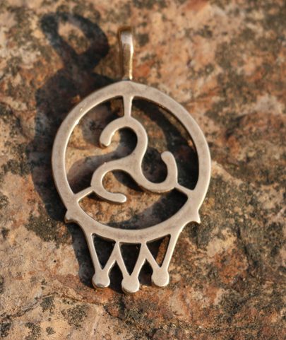 TRISKELE IN CIRCLE, BRONZE PENDANT
