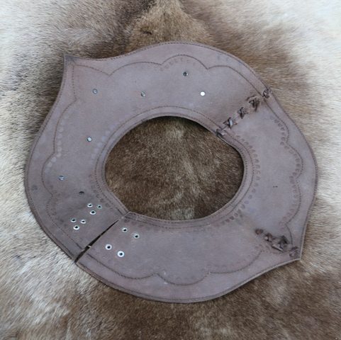 LEATHER COLLAR FLEUR DE LIS