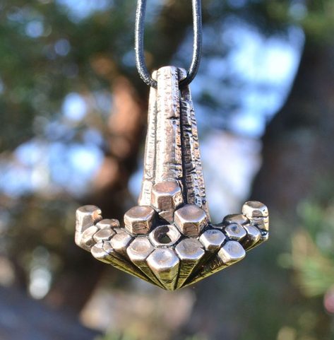DIMMUBORGIR - THOR HAMMER, BASALT COLUMNS, BRONZE PENDANT