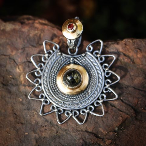 LADA PENDENTIF EN MOLDAVITE, GRANDE MORAVIE, ARGENT PLAQUÉ OR 925