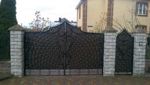 METAL ENTRANCE GATE WITH ENTRANCE GATE