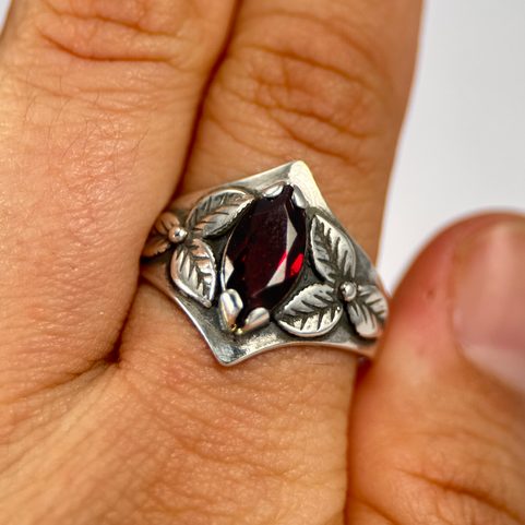 SHAMROCK, RING, GARNET, STERLING SILVER