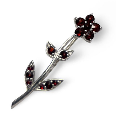 FLOWER, BROOCH WITH NATURAL GARNETS AG 925/1000