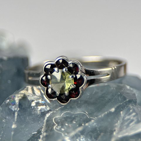 MOLDAU, RING WITH GARNETS AND MOLDAVITE, SILVER 925/1000