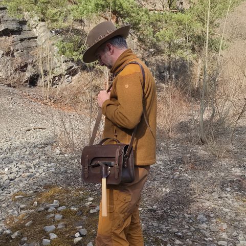 LEATHER ROCK & FOSSIL COLLECTOR BAG FOR PALEONTOLOGY