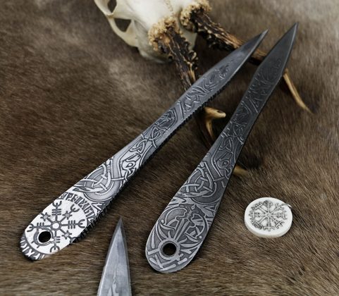 ARROW ETCHED THROWING KNIFE WITH VEGVÍSIR - 1 PIECE