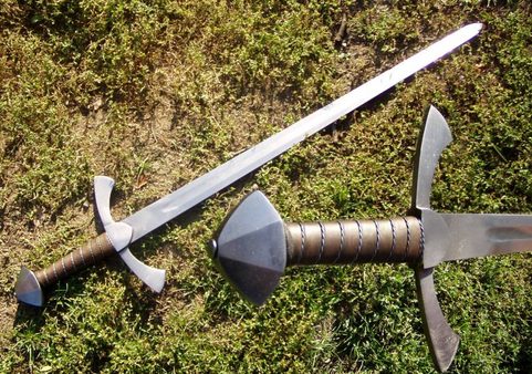 ÉPÉES HISTORIQUES FABRIQUÉES À LA MAIN