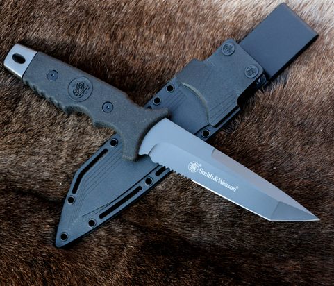 KNIFE SW7S FIXED BLADE SERRATED TANTO SMITH & WESSON