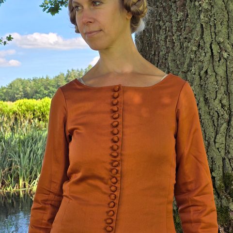 LESSER NOBLEWOMAN / WEALTHIER TOWNSWOMAN - SET OF MEDIEVAL CLOTHING, 2ND HALF OF THE 14TH CENTURY