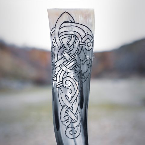 CELTIC WOLF, CARVED DRINKING HORN 0,4 L