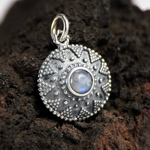 ISOLDA, RAINBOW MOONSTONE, SILVER PENDANT