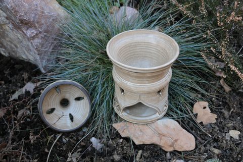 CERAMIC APPLE BAKER FOR A TEALIGHT
