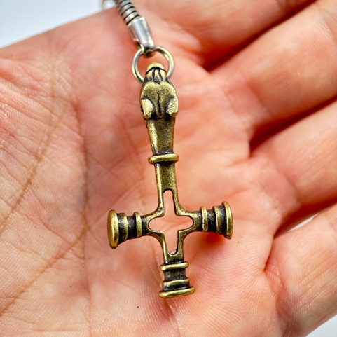 WOLF CROSS KEYCHAIN, ZINC OLD BRASS