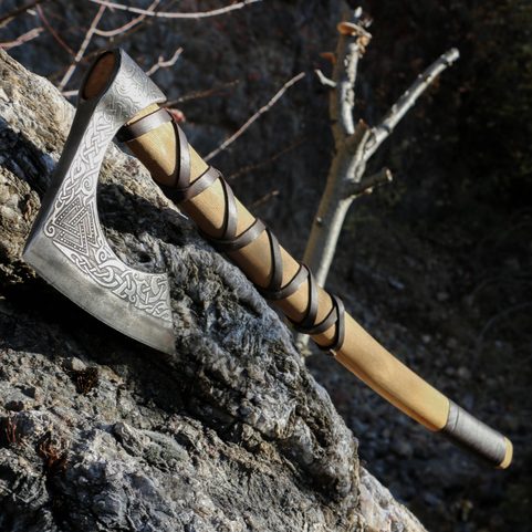 VALKNUT ETCHED VIKING AXE