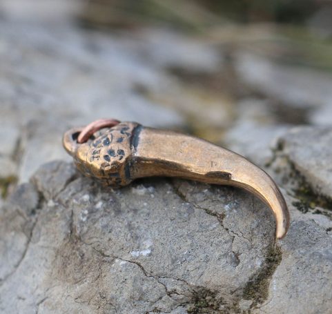 WOLF CLAW, PENDANT, BRONZE