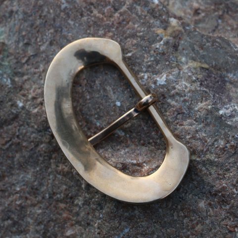 BELT BUCKLE, EARLY MIDDLE AGES, BRONZE