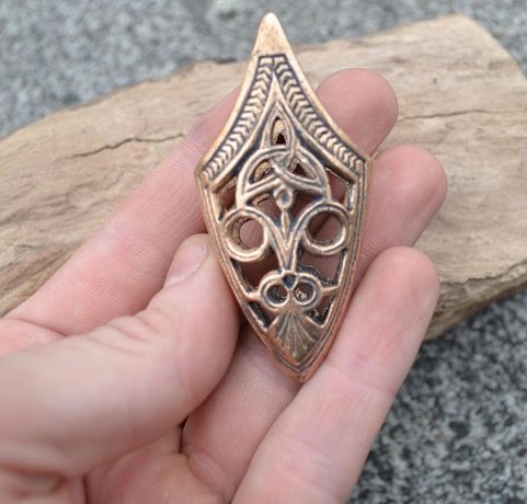 BOUTEROLLE DE FOURREAU, STYLE BORRE (VIKING), RÉPLIQUE