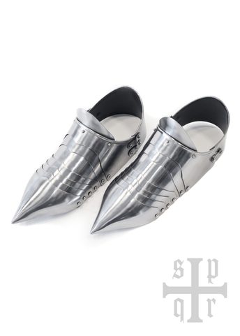 SOLERETS MÉDIÉVAUX POINTUS, CHAUSSURES DE PLAQUES, 14ÈME SIÈCLE, ACIER DE 1,5 MM D'ÉPAISSEUR, PAIRE