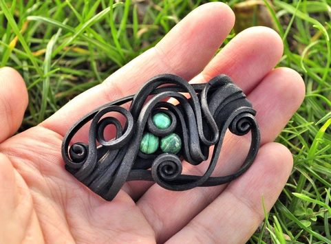 MALACHITE BROOCH - 3 STONES
