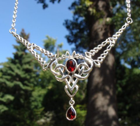 OBERON, EXCLUSIVE LARGE SILVER NECKLACE WITH GARNETS, AG 925, 15 G