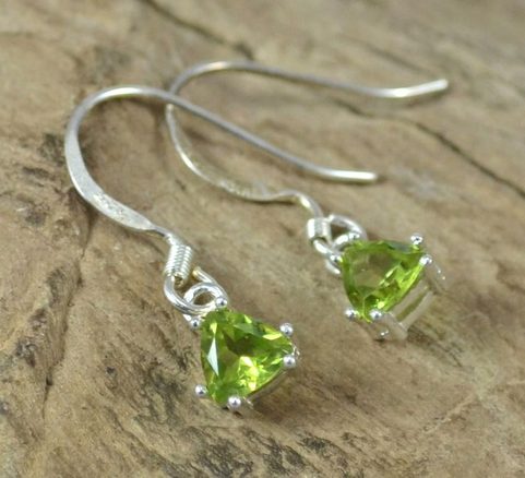 TRIANGULAR - PERIDOT, STERLING SILVER EARRINGS