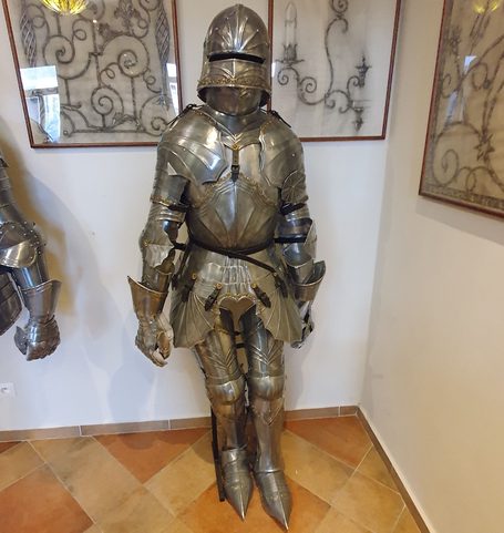 MEDIEVAL SUIT OF ARMOR, ALUMINIUM, COSTUME RENTAL